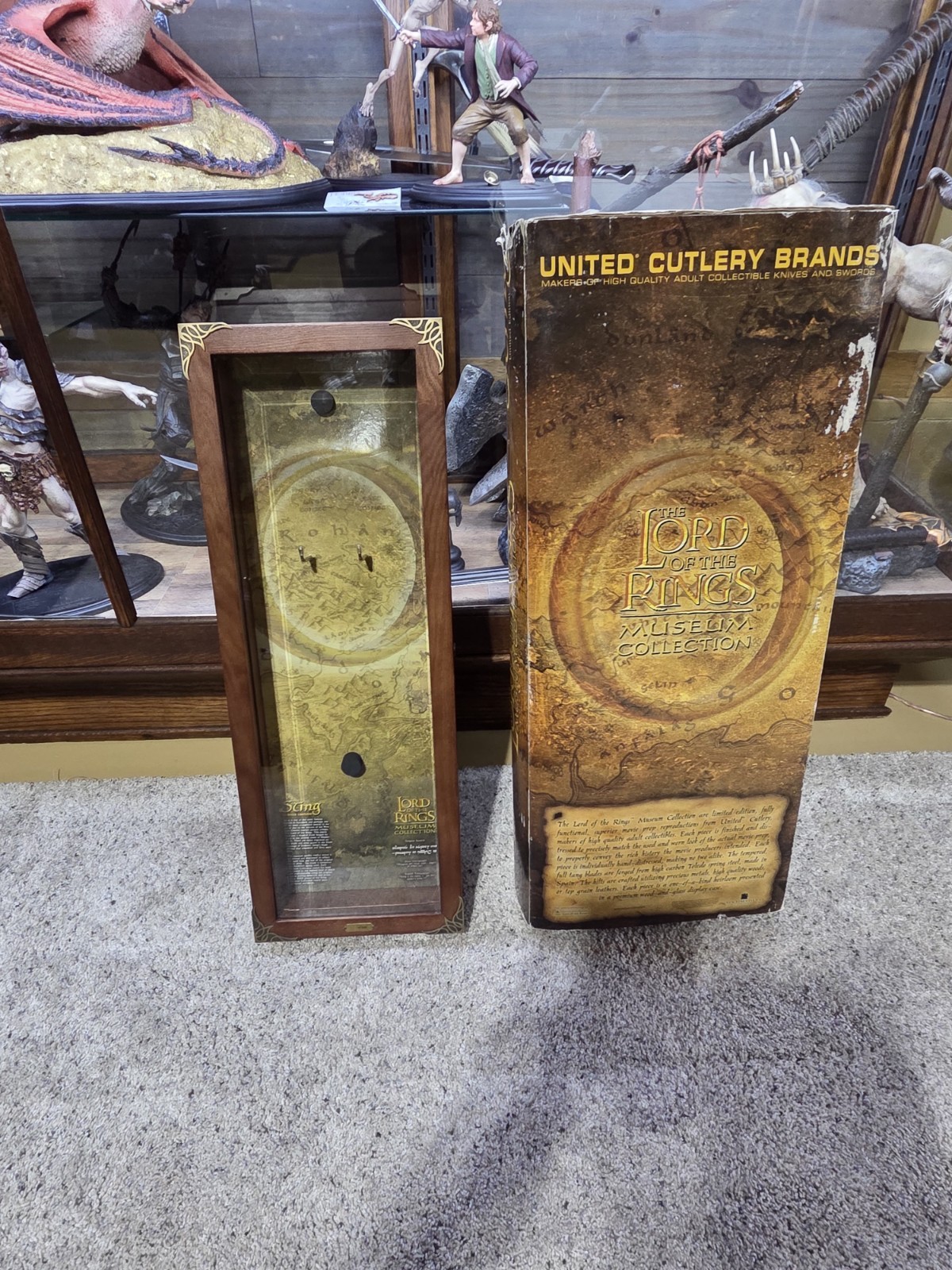 Lord Of The Rings United Cutlery Museum Collection Wood Display Case For Sting