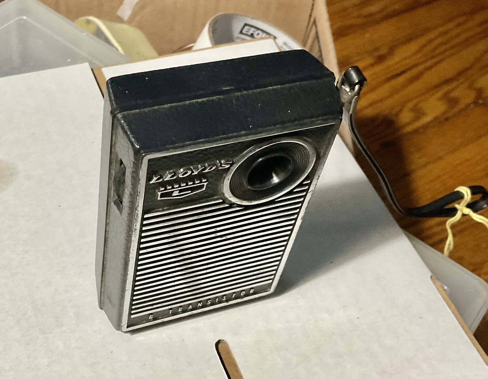 LLYODS SOLID STATE 6 TRANSISTOR RADIO