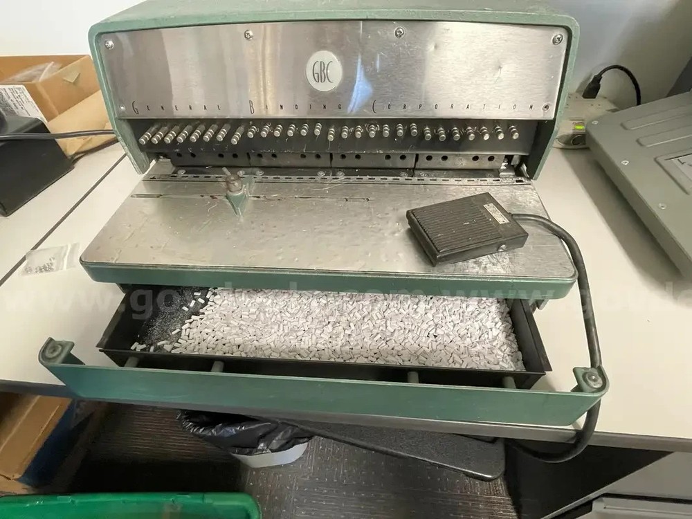 GBC Binding 111PM Spiral Binding Paper Punch
