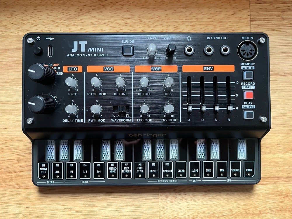 Behringer JT Mini Polyphonic 3-voice Analog Synthesizer