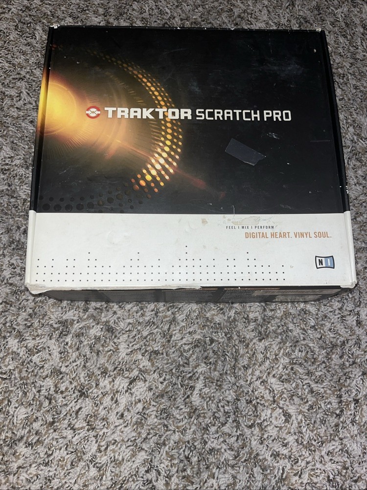 Native Instruments Traktor Scratch Pro DJ Performance Package Audio 8