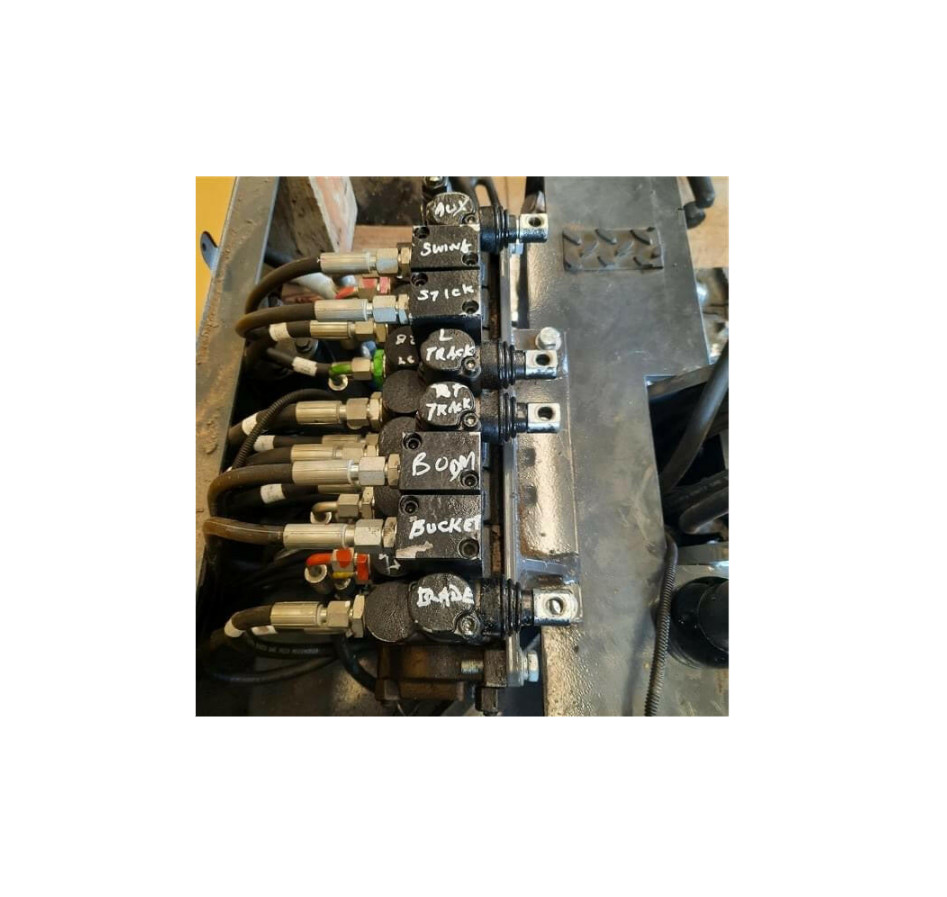 AGT Mini Excavator Digger Pilot Control System 13.5 HP Gas Engine Rubber Track