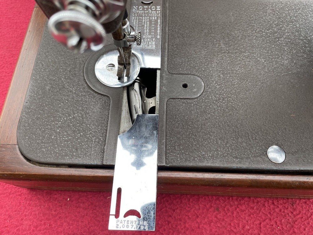 Montgomery Ward 1940's Rotary Sewing Machine Supreme Streamlined Model - R