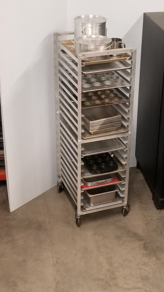 Eagle baking rack with commercial cookware