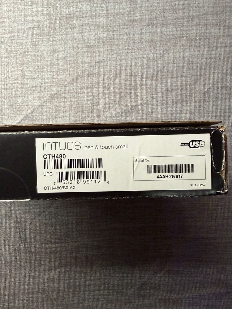 Wacom Intuos Pen & Touch Small Graphics Tablet CTH-480