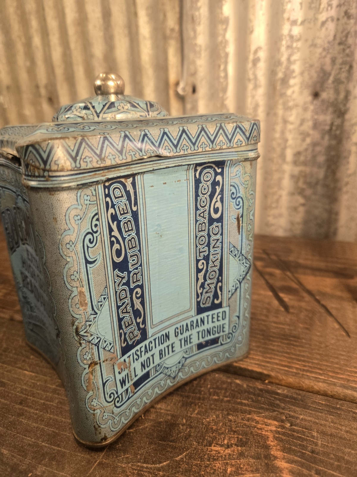 NICE! Edgeworth Ready Rubbed Tobacco Hinged Tin, Vintage