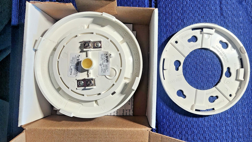 SYSTEM SENSOR-5601A Heat Detector 135F Fixed Heat with base. NO Tariffs in US