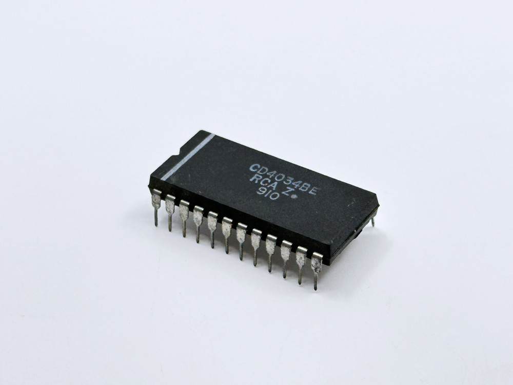 CD4034BE RCA CMOS 8-Stage Static Bidirectional Bus Register DIP-24