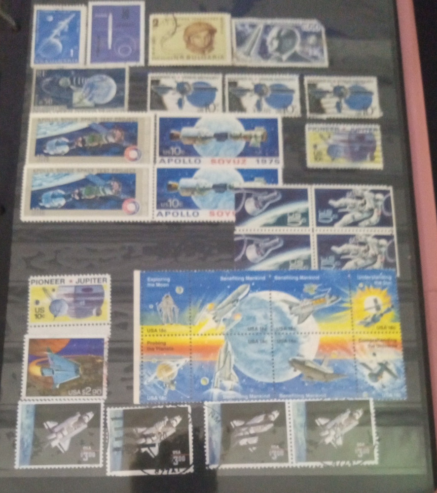 2" 3 ring binder w/ 5 pages of stamps over 100 usable stamps mostly US