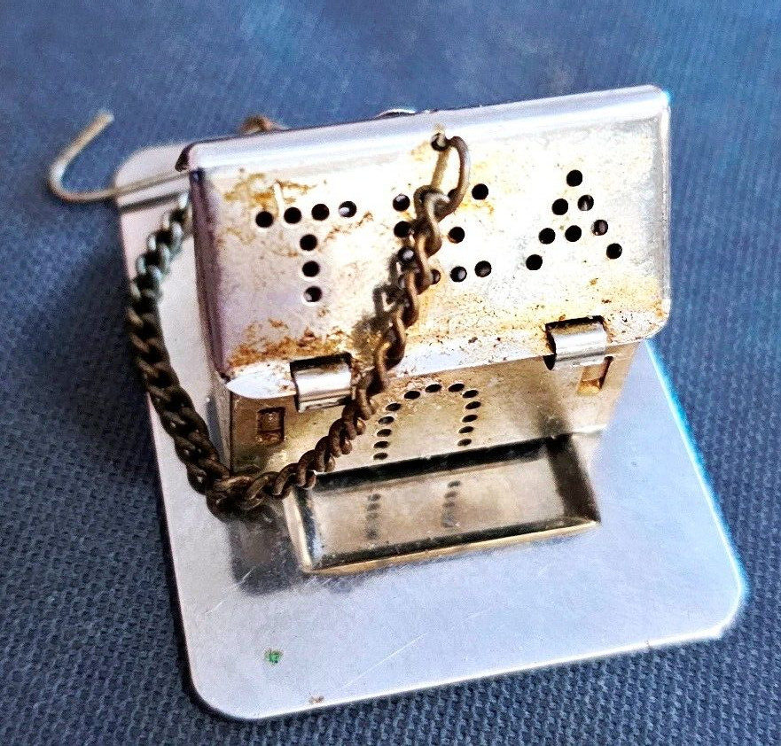 Unique House Shape Tea Strainer