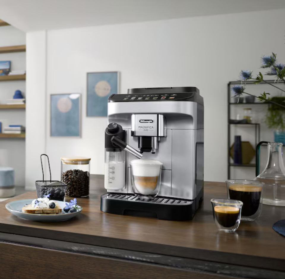 DeLonghi Magnifica Evo 7 One Touch Coffee Drinks Machine