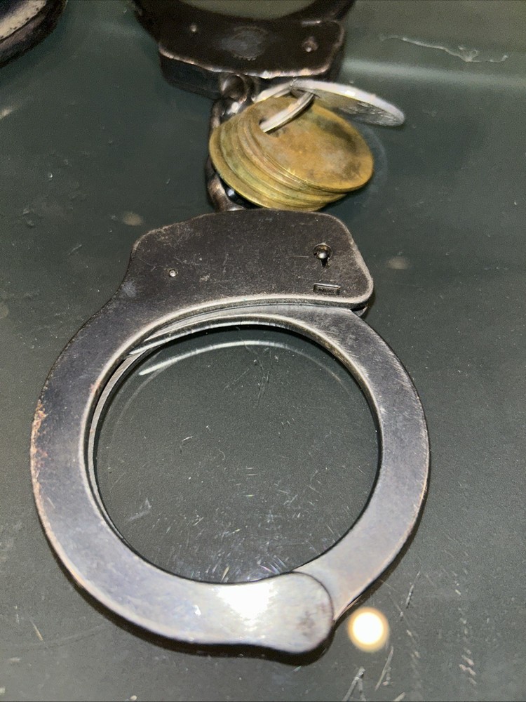 Smith & Wesson Model Unknown NO KEY Leather Holder From Estate