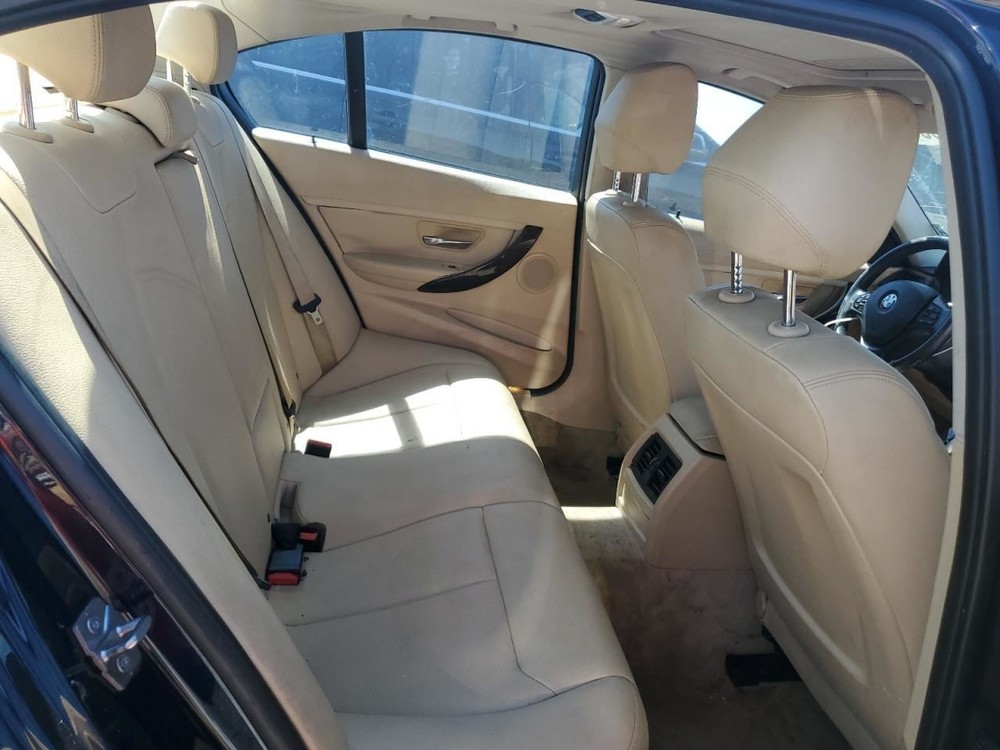 320I 2014 Glove Box 4722780