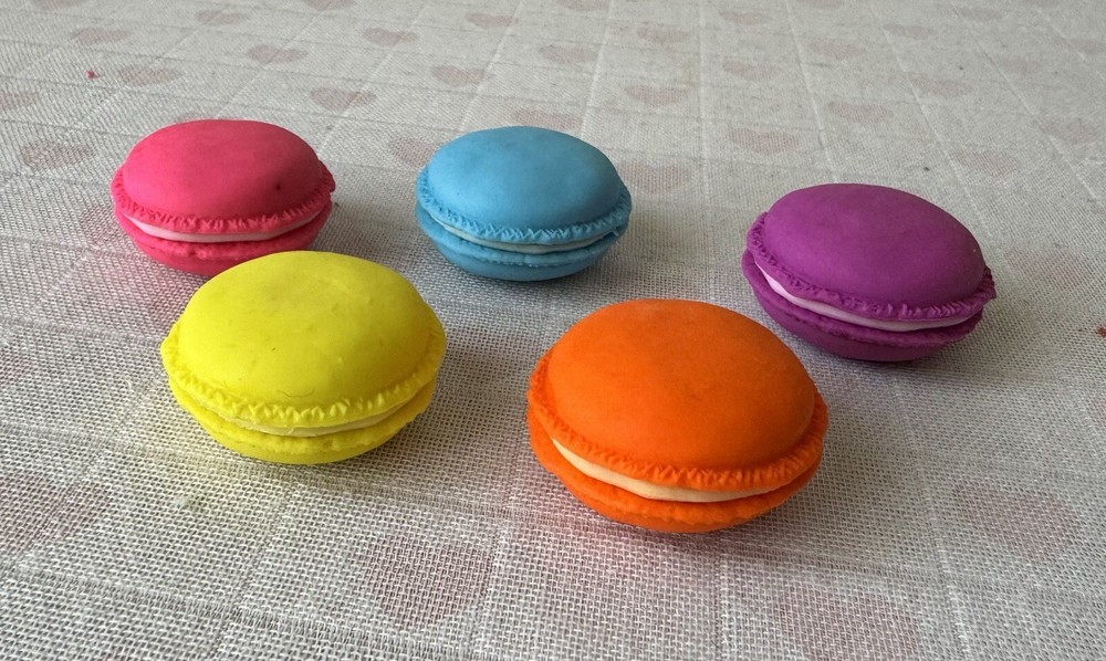 5 X itsi bitsi Scented Small Macaroon Erasers Colourful Lot Collectable Used