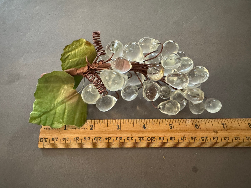 MCM CLEAR TUMBLED GLASS STONE GRAPE CLUSTER WITH WIRED LEAF 7"