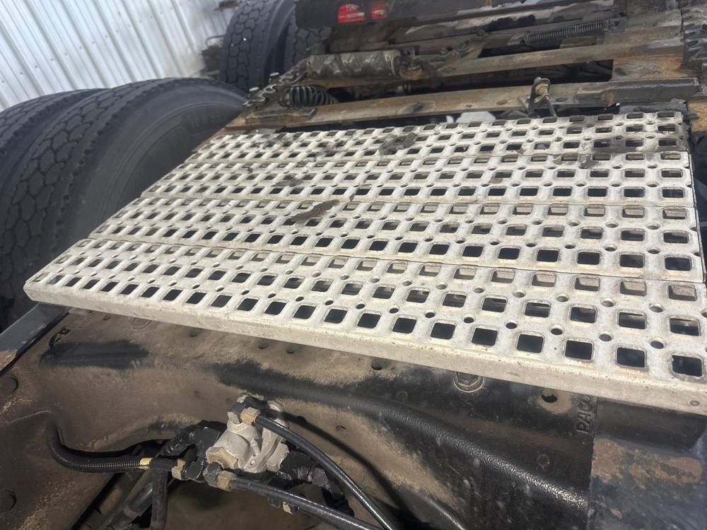 Peterbilt 386 20 x 33.25 Deckplate - Used
