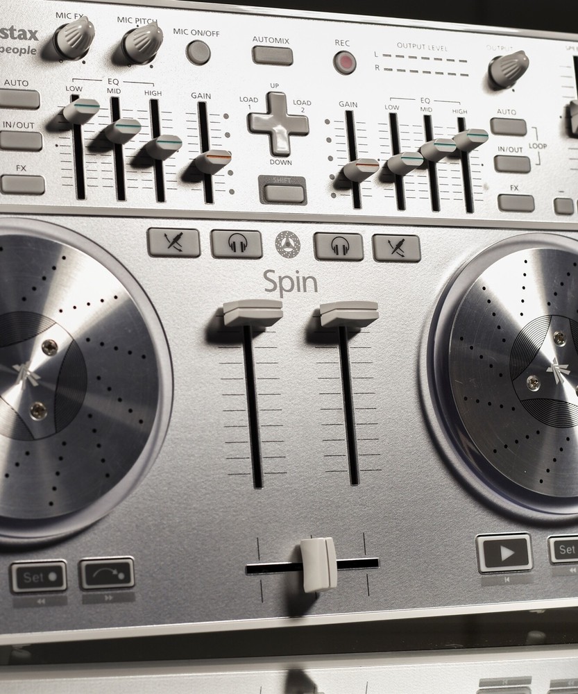 Vestax Spin USB MIDI/AUDIO DJ Controller for Mac computers