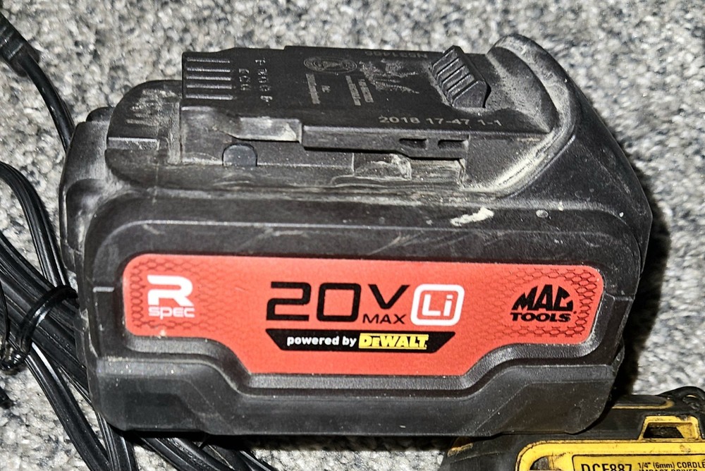 DEWALT 20-Volt MAX Combo Kit - Includes Flashlight