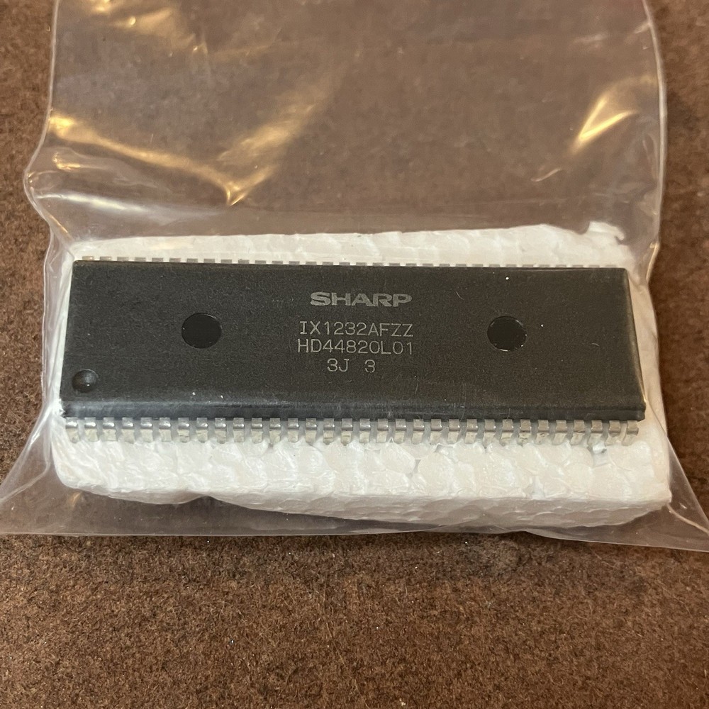 Sharp HD44820L01 / IX1232AFZZ LCD Controller Driver IC 64-Pin NOS