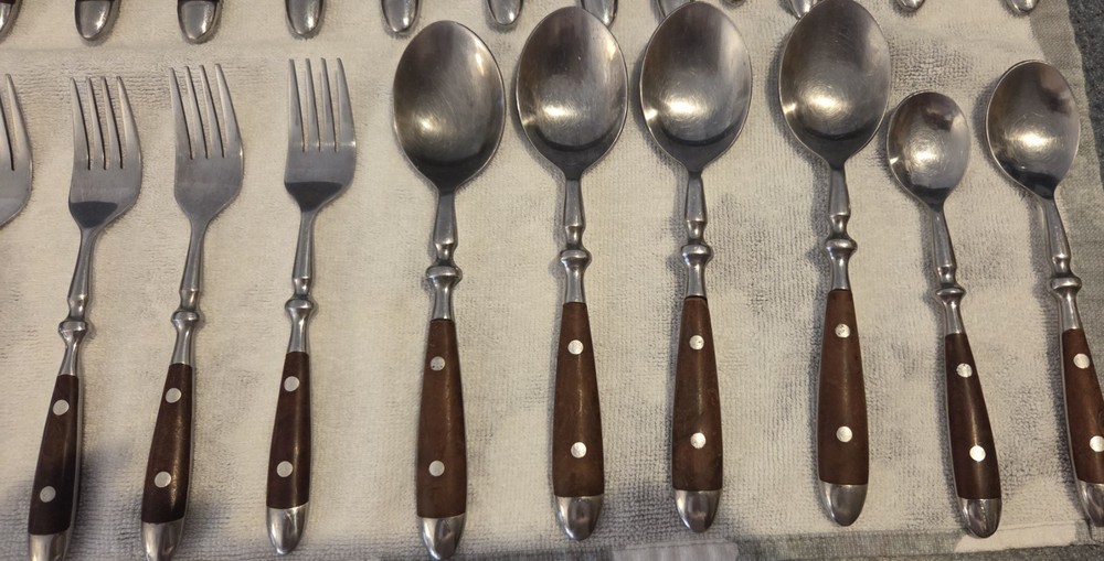 33Pc Chefs Bistro Stainless Steel Black Handle Rivet Silverware Flatware