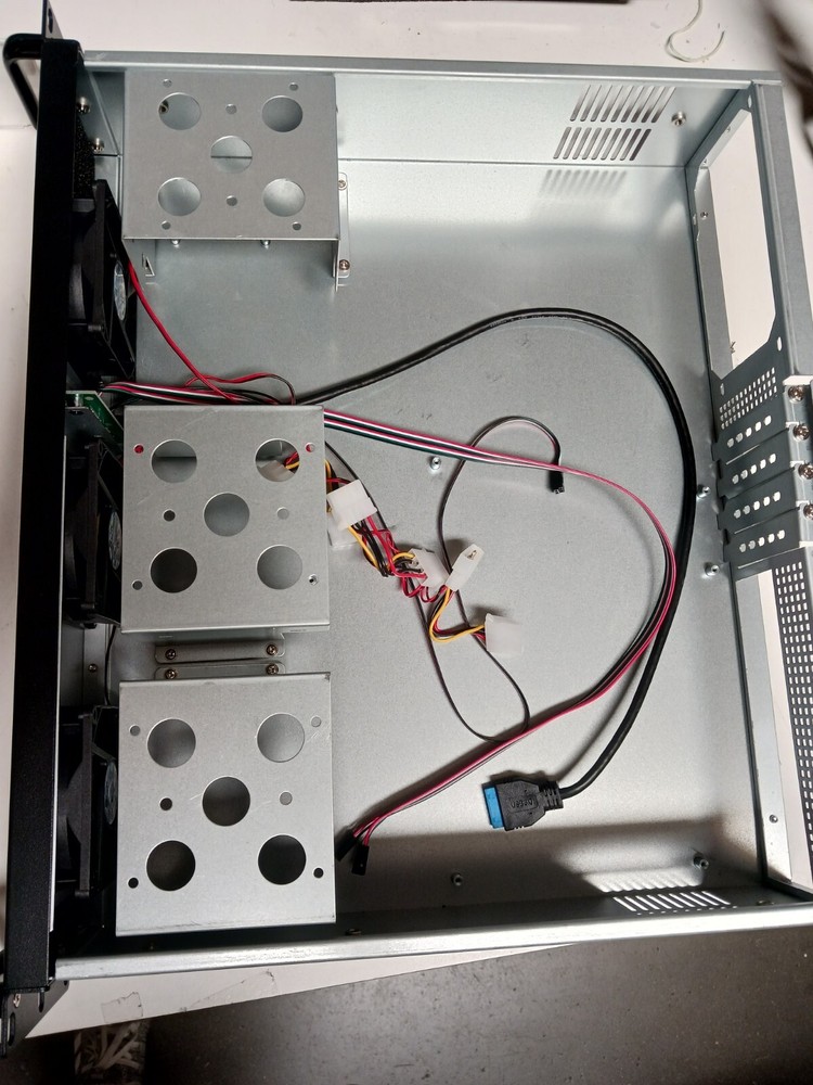 - Rosewill RSV-Z2600U Server Chassis