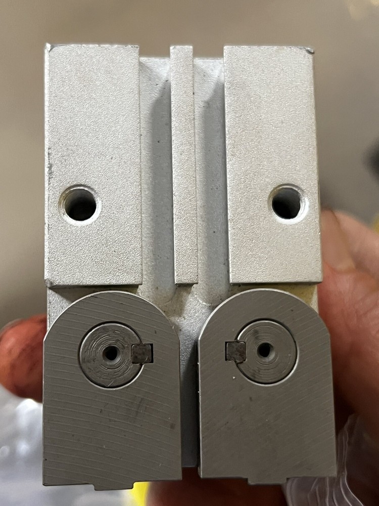 SMC MHW2-25D1 GRIPPER UNIT