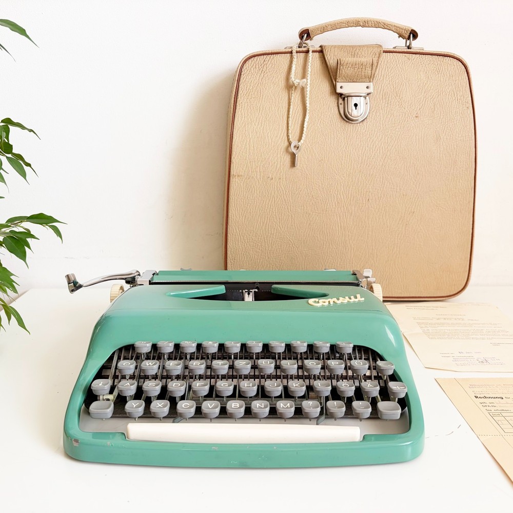 Working Consul 232 Typewriter | 1960s | Green | UPS Express
