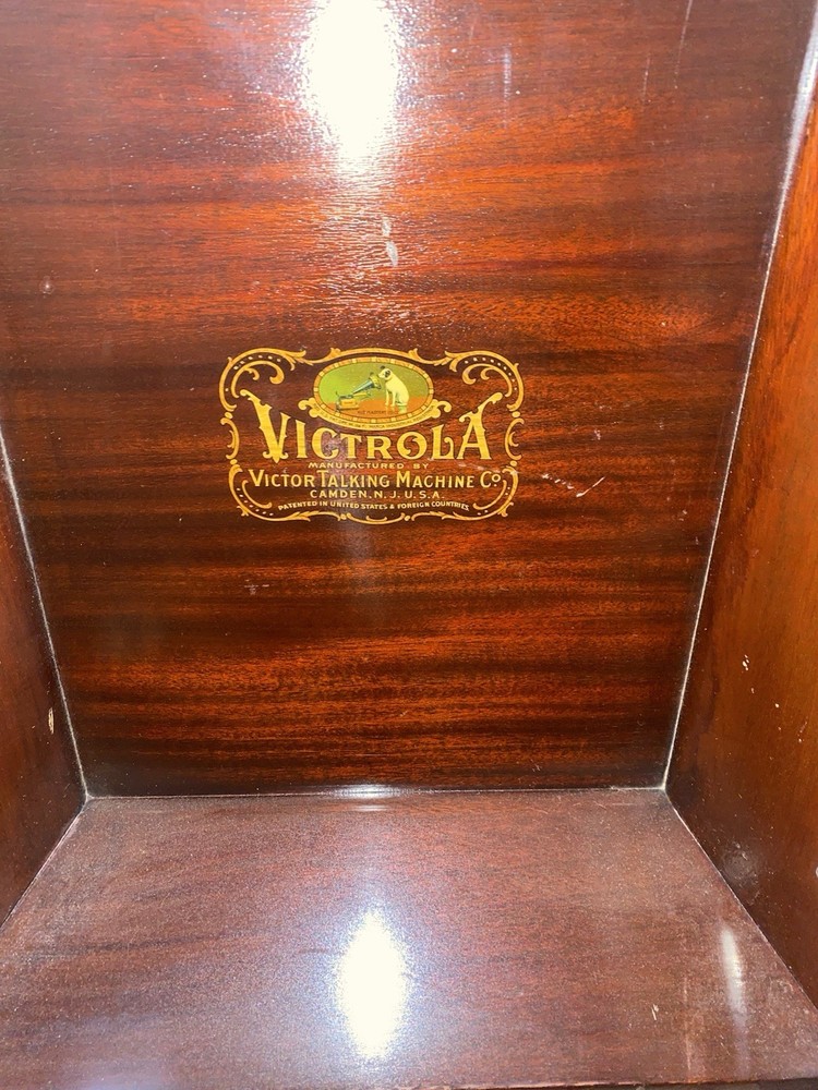 Victrola Talking Machine From the Early 1900s. Working Condition!