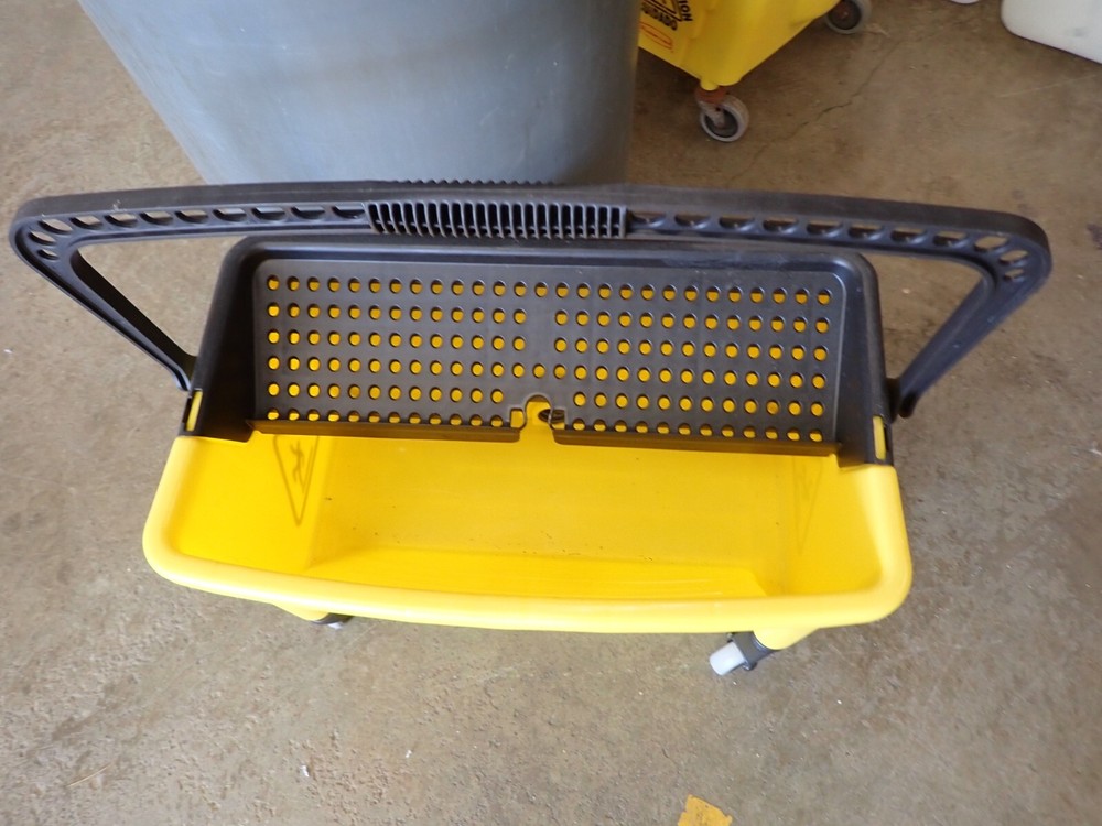 Rubbermaid Microfiber Press Wring Bucket