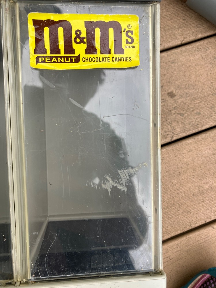 Three Bin Vendstar 3000 Bulk Candy Vending Machine w/ Stand missing keys