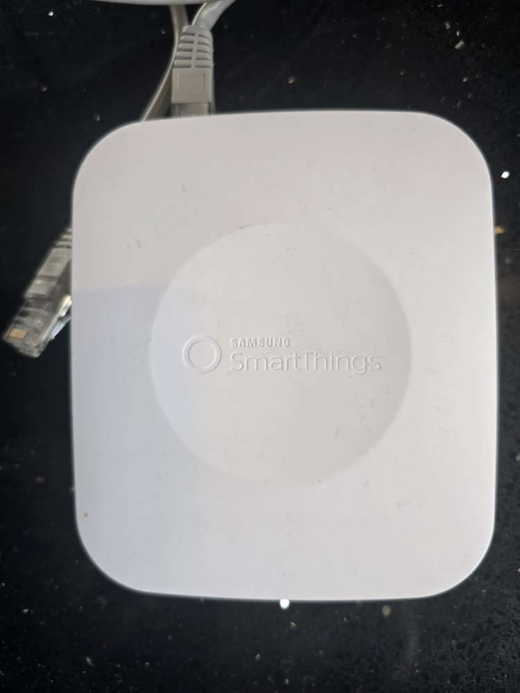Samsung SmartThings Hub STH-ETH-250 Wired ZigBee Z-Wave Plus