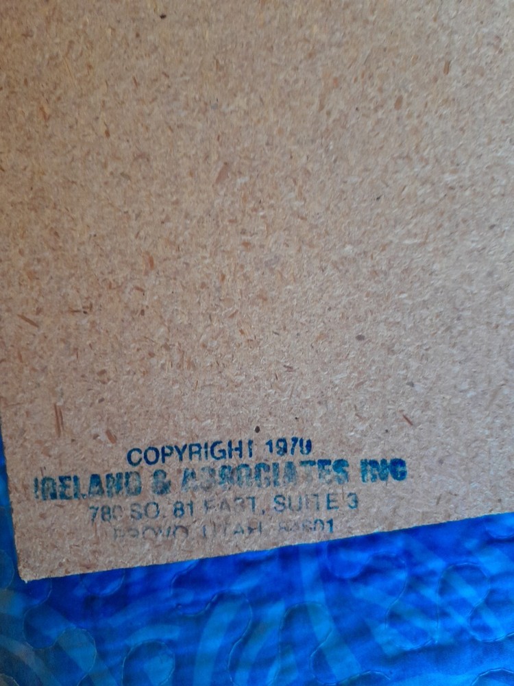 Vtg The Thread Bed W/ Box 1978 & 4 Wilson Plastic Thread Holder Containers