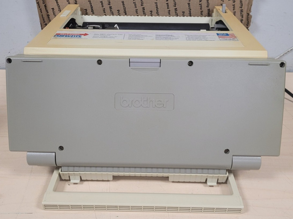 VINTAGE! BROTHERS WP-2410 WORD PROCESSOR MISSING LID (POWERS ON)