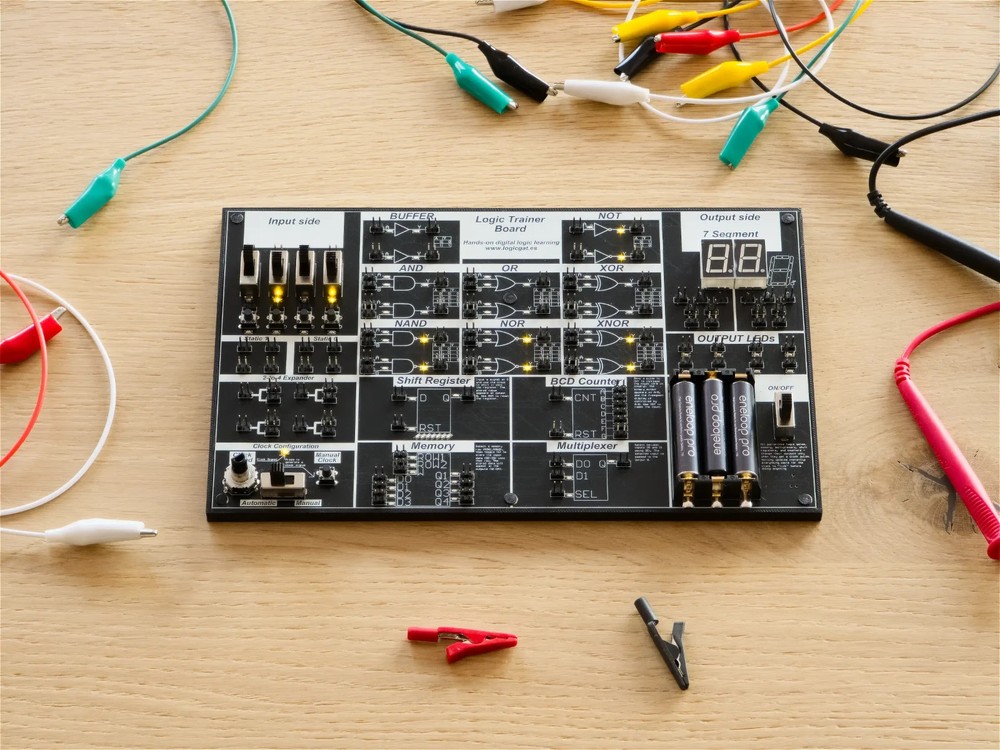 Logic Trainer Board