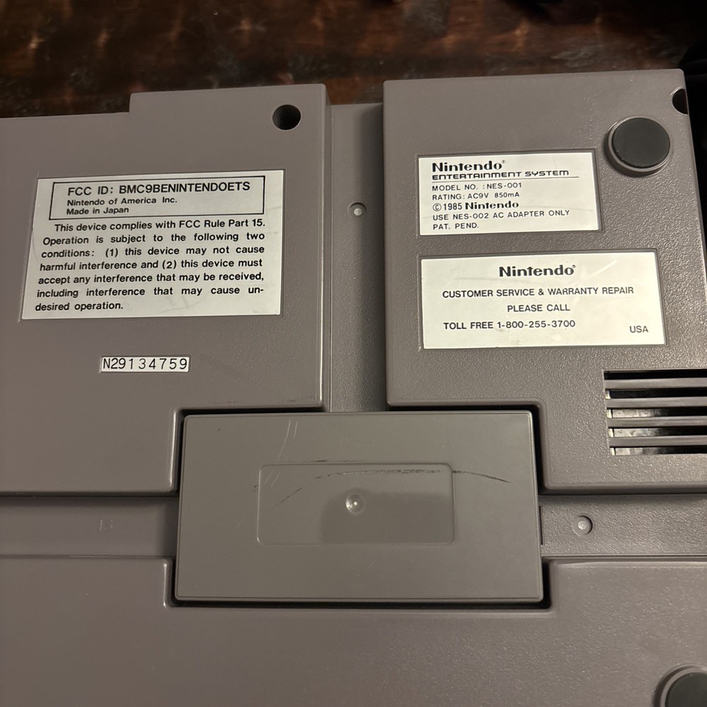 Nintendo NES-001 Console Bundle W/ 10 Games, 2 Controllers & Zapper