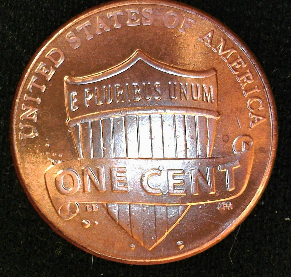 2022p Lincoln cent w/ planetarium in background