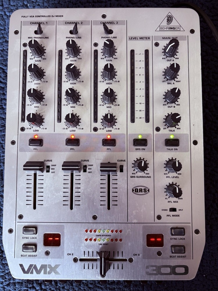 Behringer VMX 300 Pro DJ Mixer