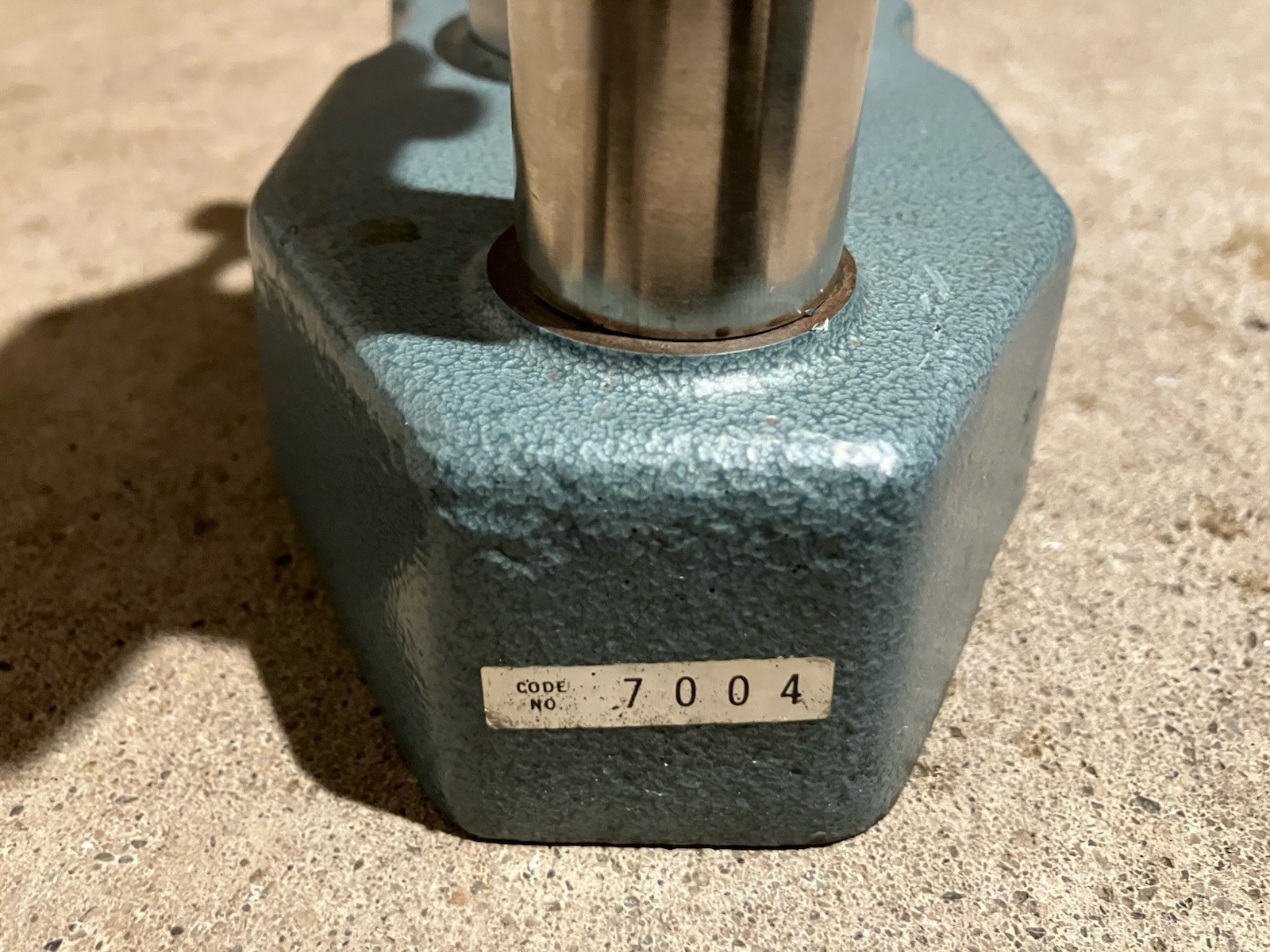 Mitutoyo 7004 Dial Gage Stand w/ Flat Anvil ø30mm Shaft, ø3/8in Stem, 4in Travel