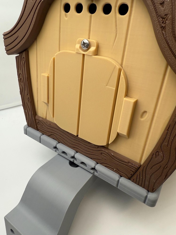 Birdhouse with Optional Blink Outdoor Camera Mount