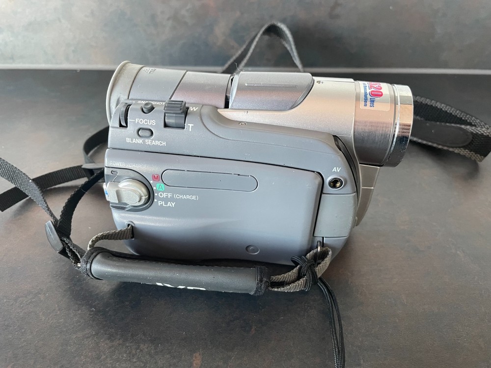 JVC Digital Video Camera Camcorder GR-D20EK Mini DV - No Battery Untested