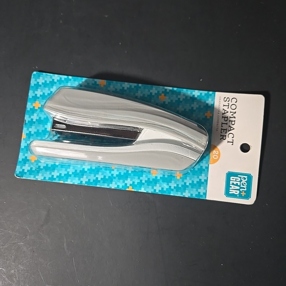 Pen+Gear Desk Stapler 20-Sheet Capacity Grey Compact Stapler