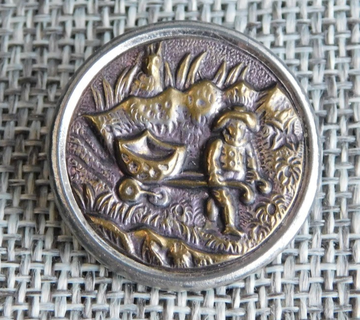 Antique Vtg Button   Aprx: 1" #709-D