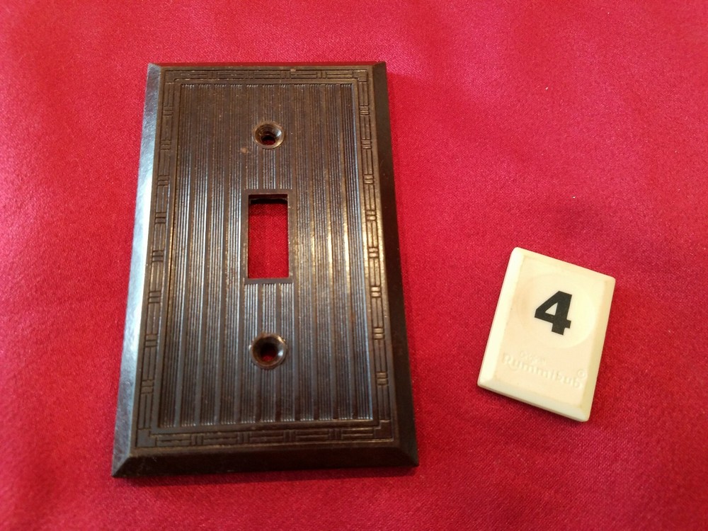 Vtg Single SWITCH PLATE BAKELITE BROWN RIBBED COVER LINED DECO DASHED BORDER -B4