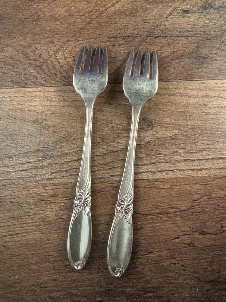 Set of 2 Community White Orchid Salad Forks