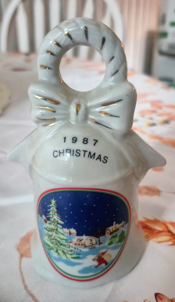 Bell 1987 Christmas Winter Scene.