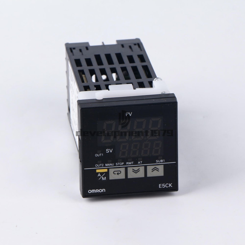 1PCS New Omron E5CK-AA1-302 Digital Control
