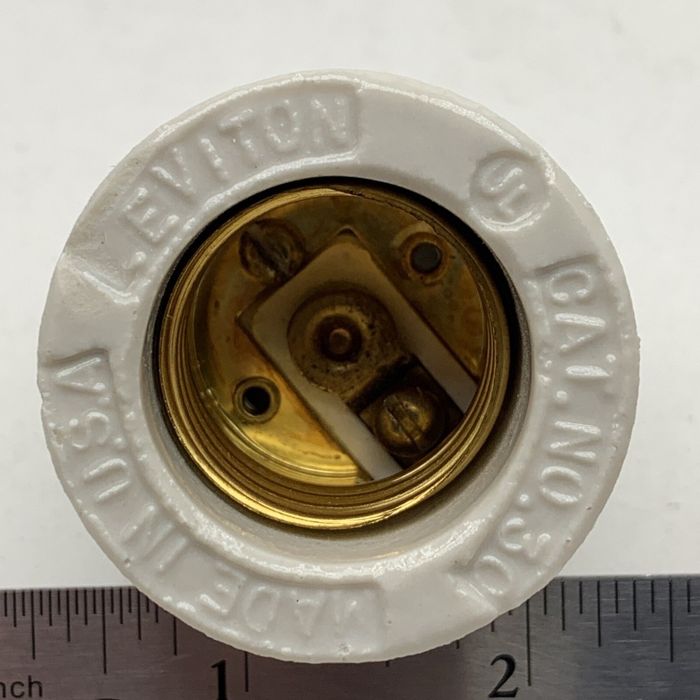 Leviton No. 30 Two Piece Keyless Lampholder Light Socket E26 Medium Base