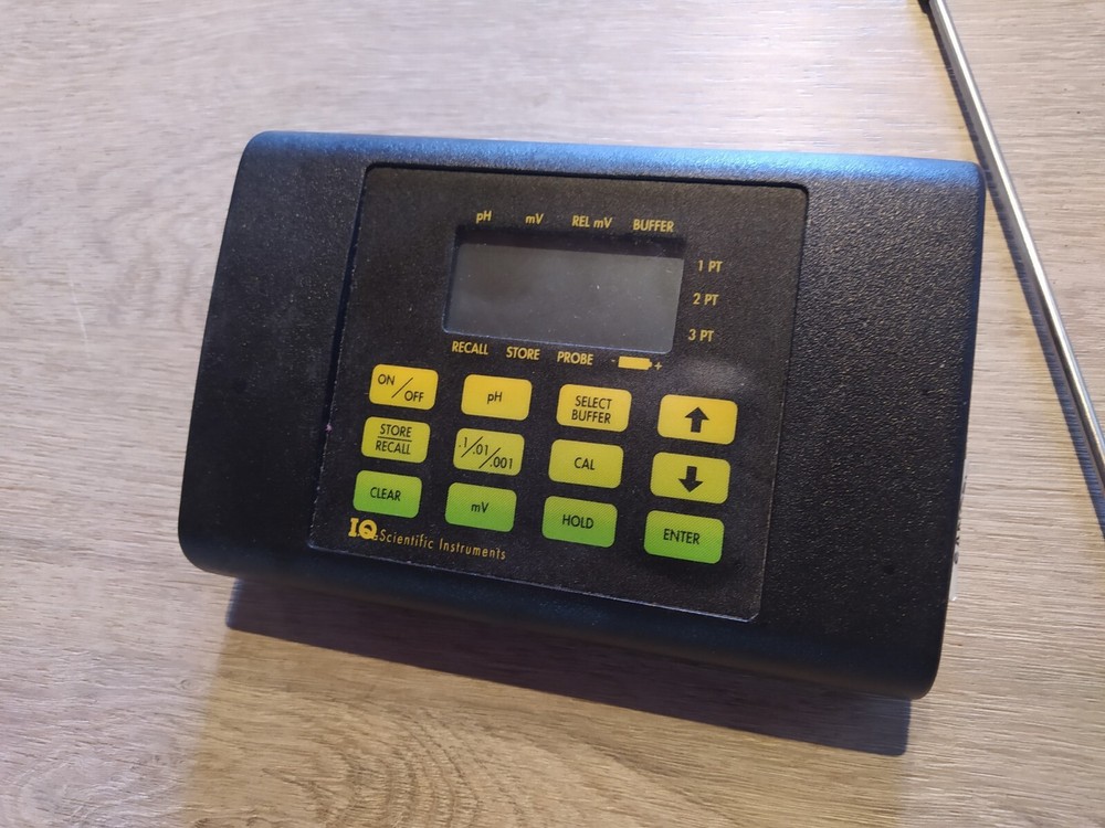 IQ SCIENTIFIC INSTRUMENTS IQ 240 PH METER