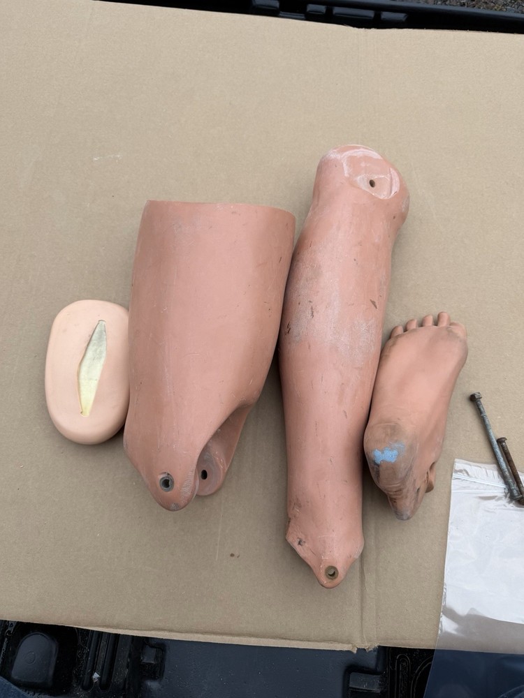 Laerdal Manikin Right Leg