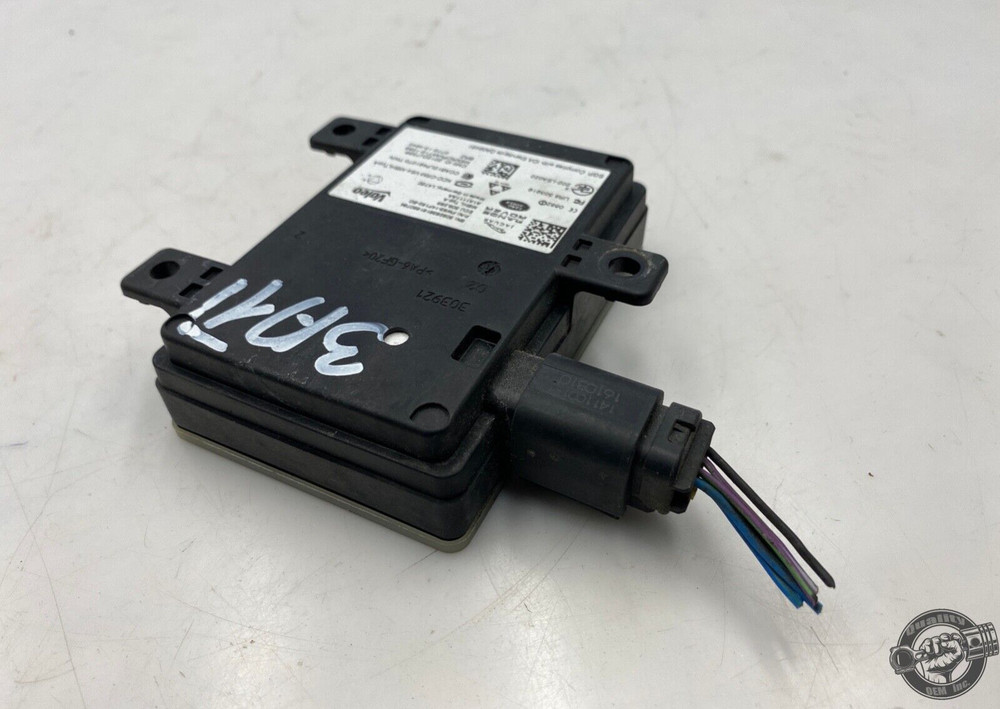 2017-2020 JAGUAR F-PACE REAR LEFT / RIGHT BLIND SPOT SENSOR CONTROL MODULE OEM
